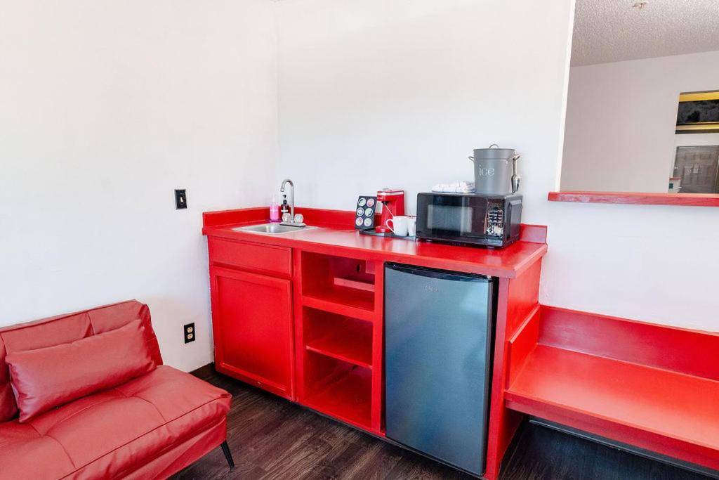 Rose City Inn & Suites photo