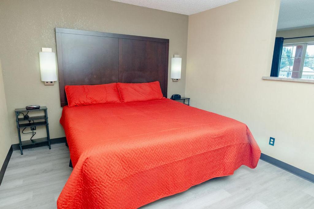 Rose City Inn & Suites photo