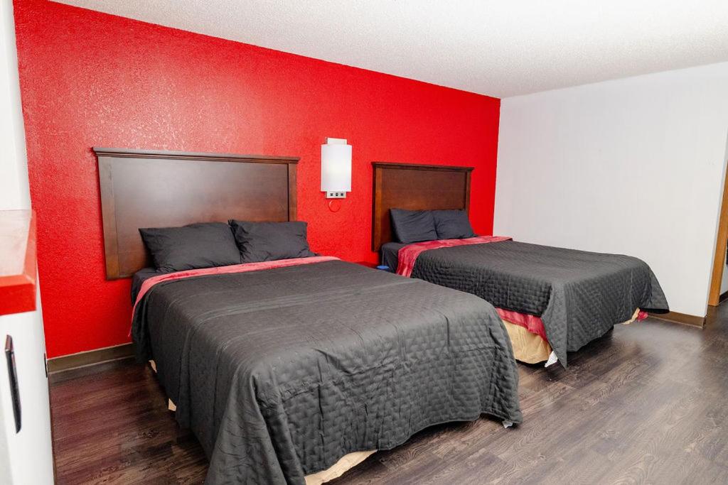 Rose City Inn & Suites photo