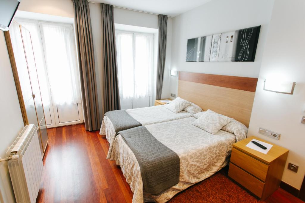 Posteľ alebo postele v izbe v ubytovaní Hostal San Sebastian Centro
