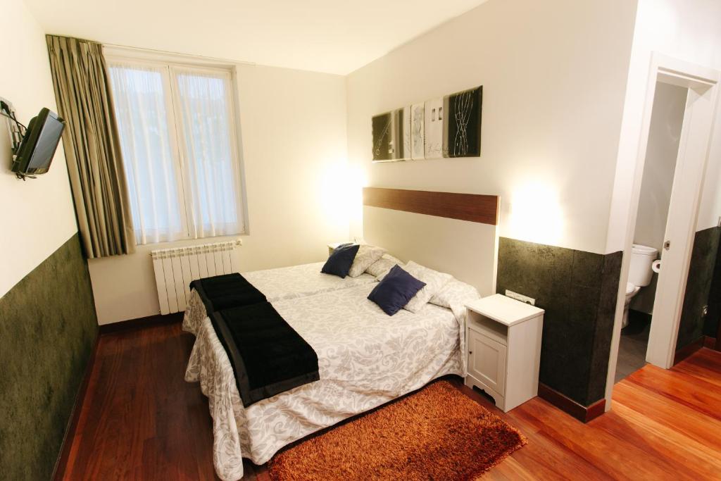 Posteľ alebo postele v izbe v ubytovaní Hostal San Sebastian Centro