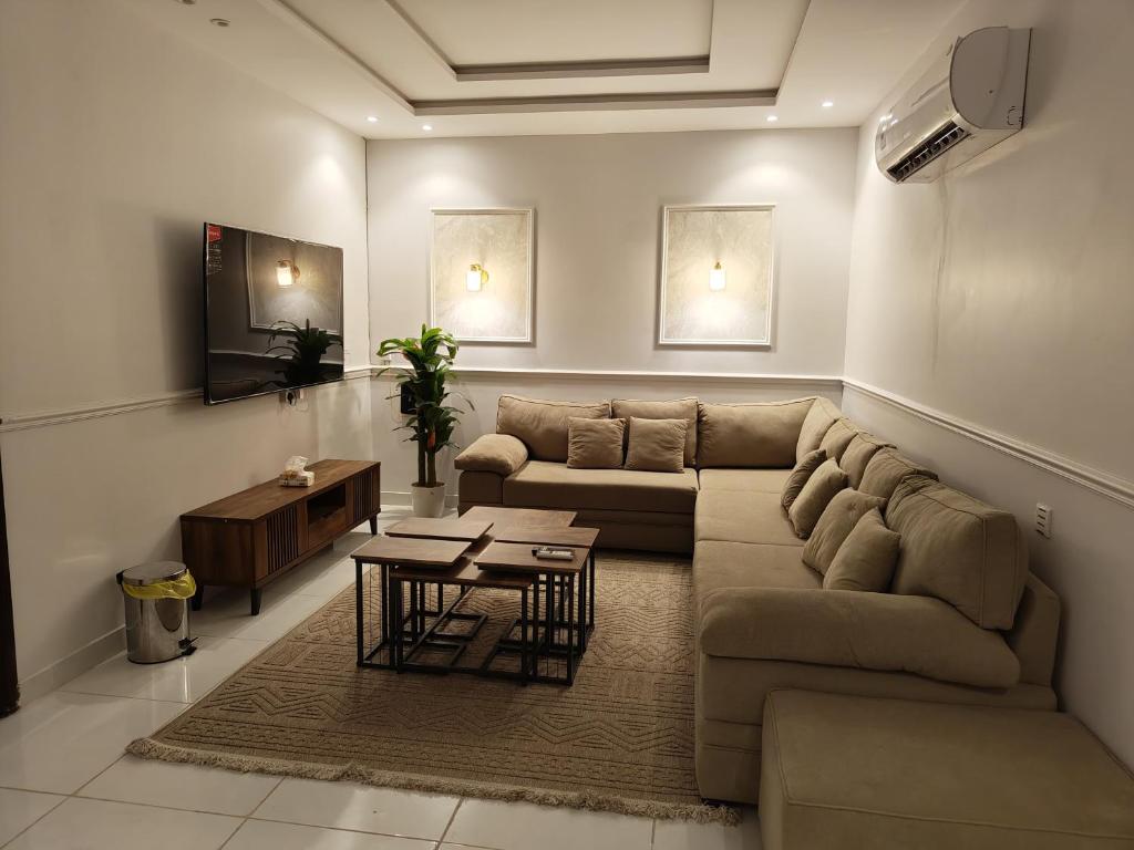 Luxury apartment, 3 bedrooms, living room, kitchen, Jeddah (updated ...