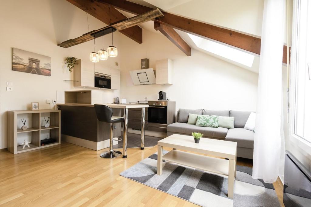 TV a/nebo společenská místnost v ubytování Charming nature hideaway