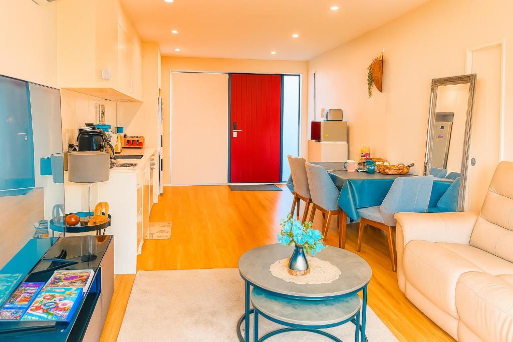 Spacious 3BR Townhouse Near Auckland City Centre - Stylish and Refreshing Stay - Resim 1