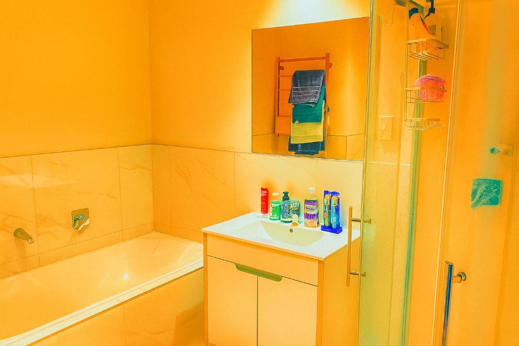 Spacious 3BR Townhouse Near Auckland City Centre - Stylish and Refreshing Stay - Resim 13