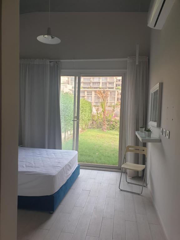 Postel nebo postele na pokoji v ubytování فيلا للايجار فى منتجع المونت جلالة