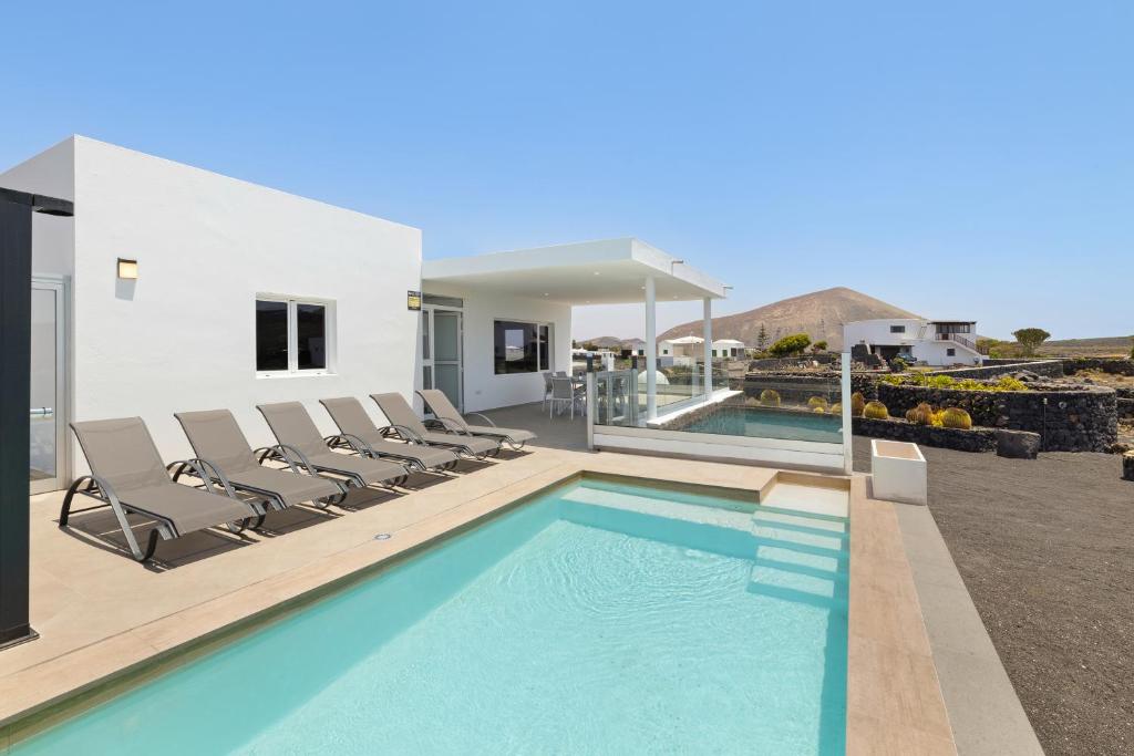 Πισίνα στο ή κοντά στο Villa Rayco