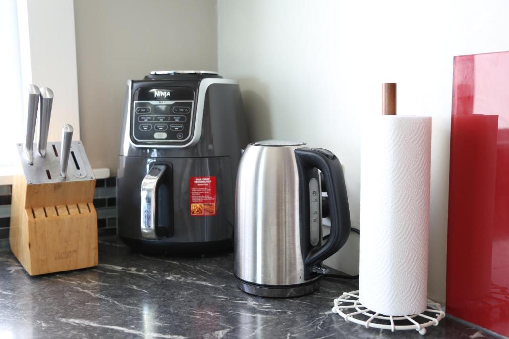 Skyline City - Entire Character Apartment - Views, Parking and Netflix - Resim 5