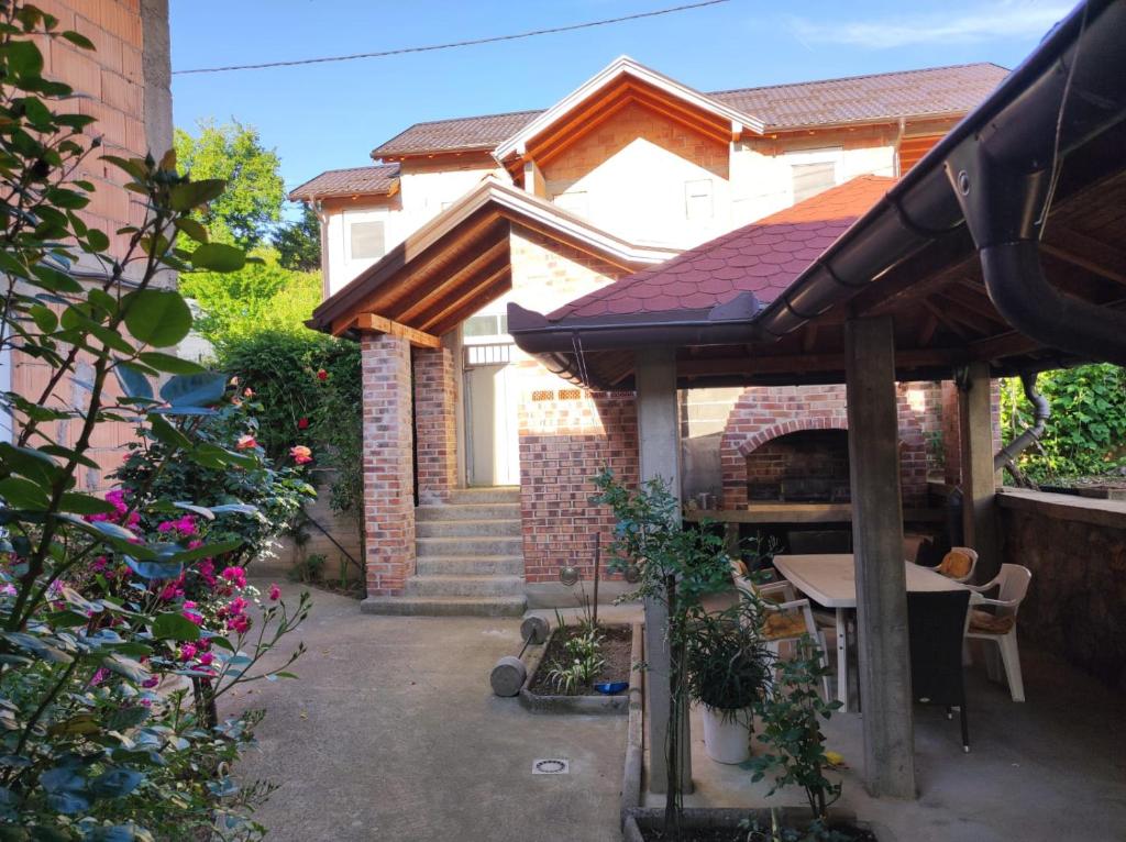 Afbeelding uit fotogalerij van Blazuj House 2 Bedrooms in Osenjače