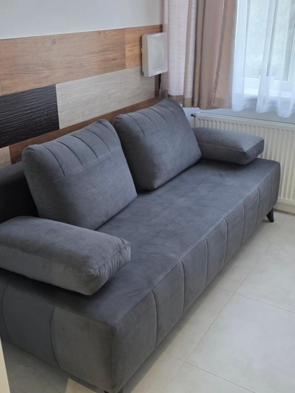 a gray couch in a living room with at Apartament Centrum in Gdynia