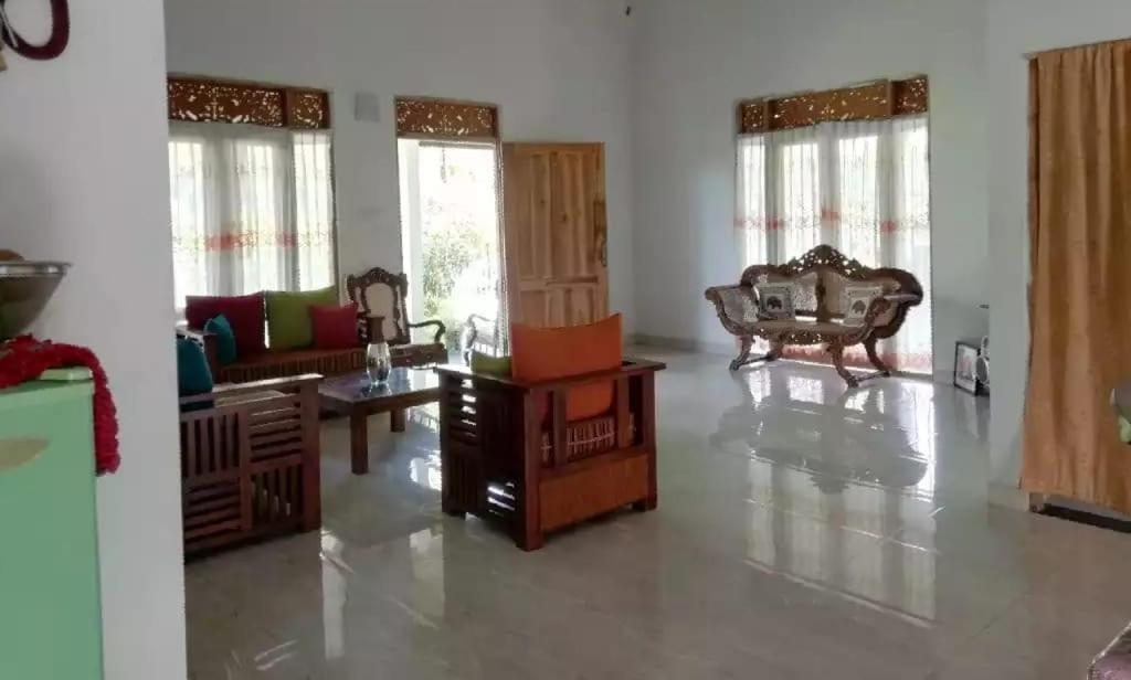 Posezení v ubytování Pallekelle Home Stay