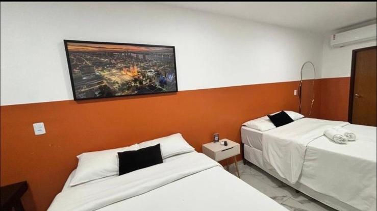 Ένα ή περισσότερα κρεβάτια σε δωμάτιο στο Novo centro Apt 102