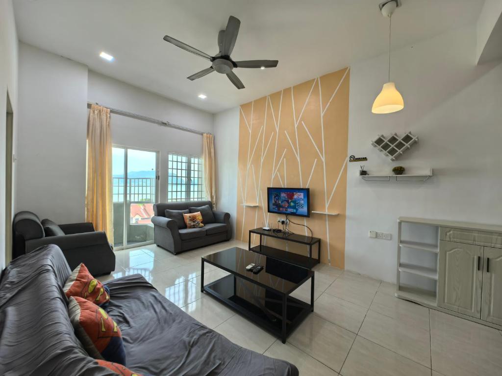 Televisyen dan/atau pusat hiburan di Familiar Comfy Simfoni Homestay