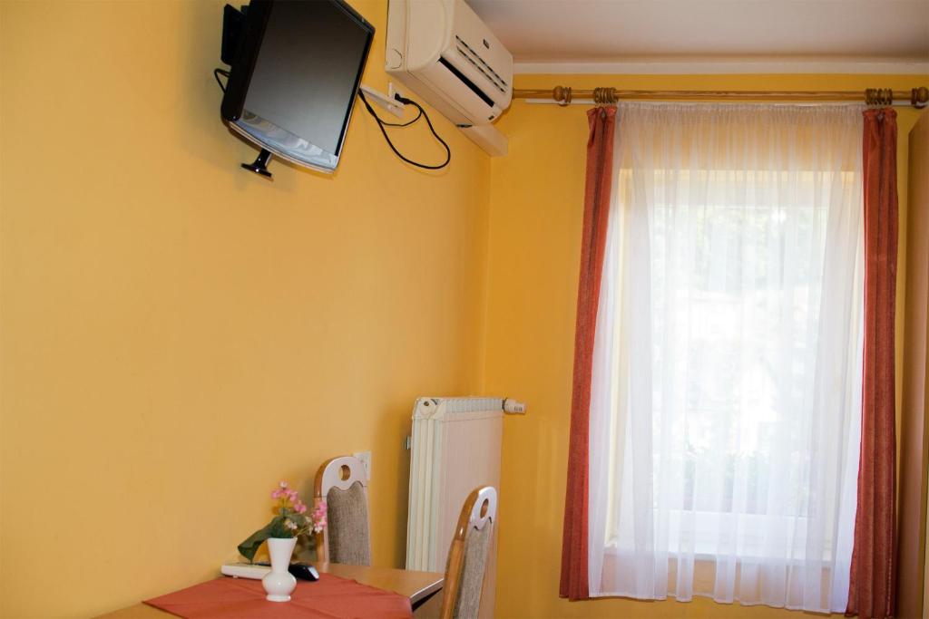 TV a/nebo společenská místnost v ubytování Guest house Bohorč