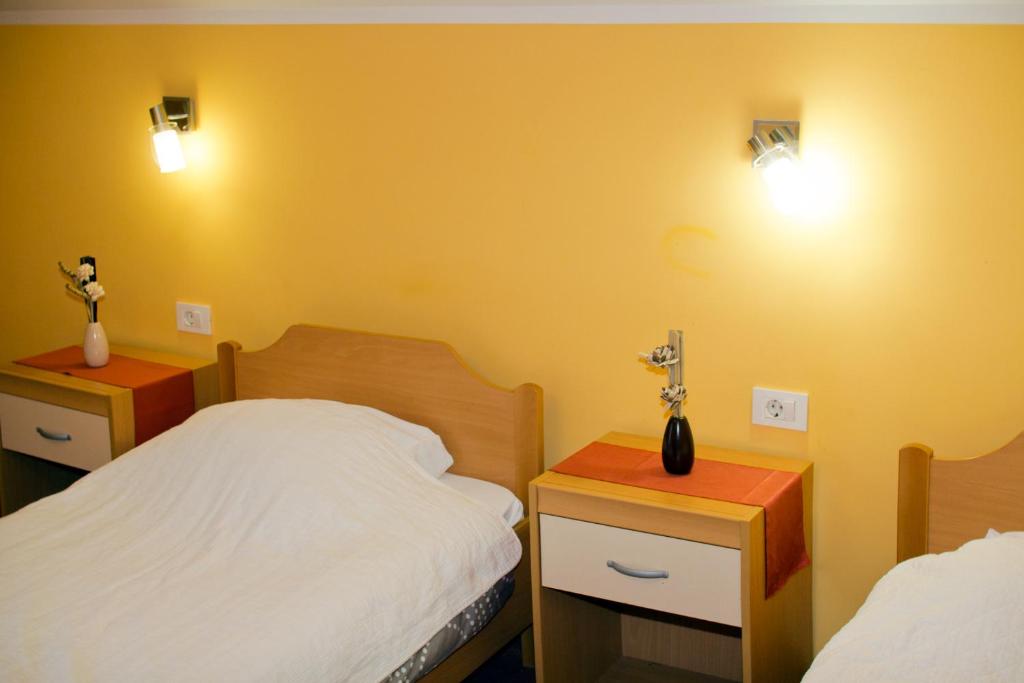 Postel nebo postele na pokoji v ubytování Guest house Bohorč