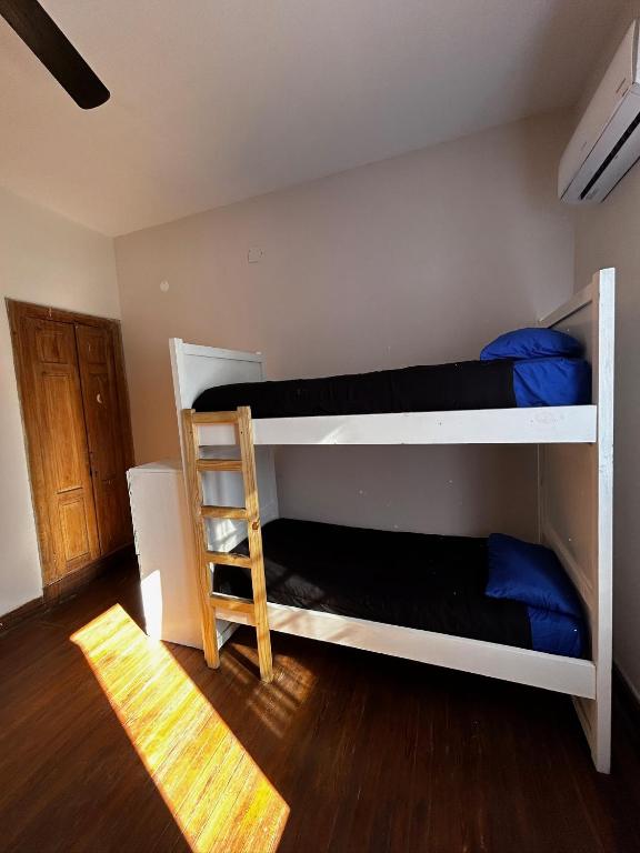 Standard 4-Bed Mixed Dorm Photo 2