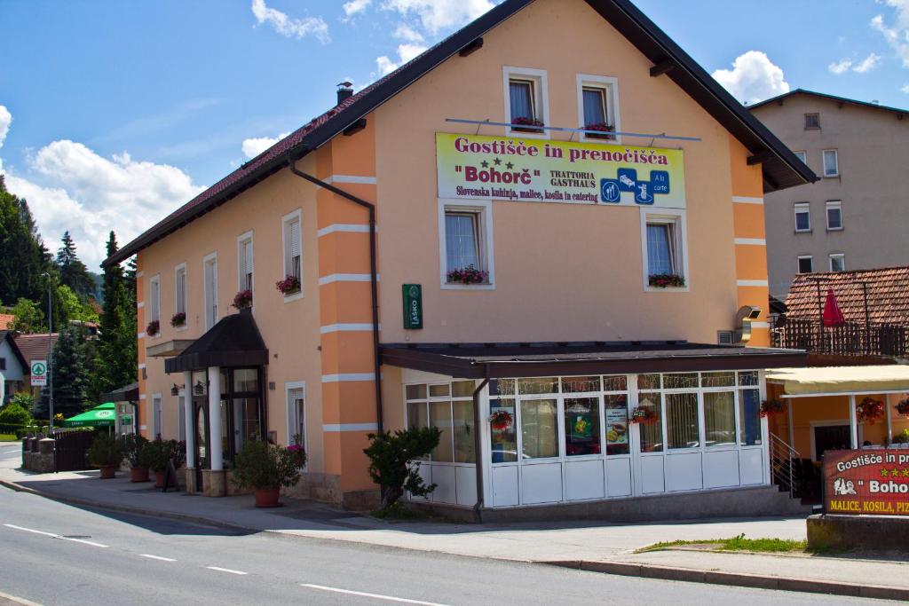 Budova, kde se penzion nachází