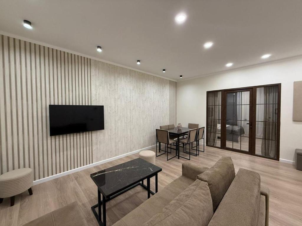 تصویر اتاق‌های Deluxe Modern 2 bedroom Apartment in City Center, Republic Square - تصویر ۲