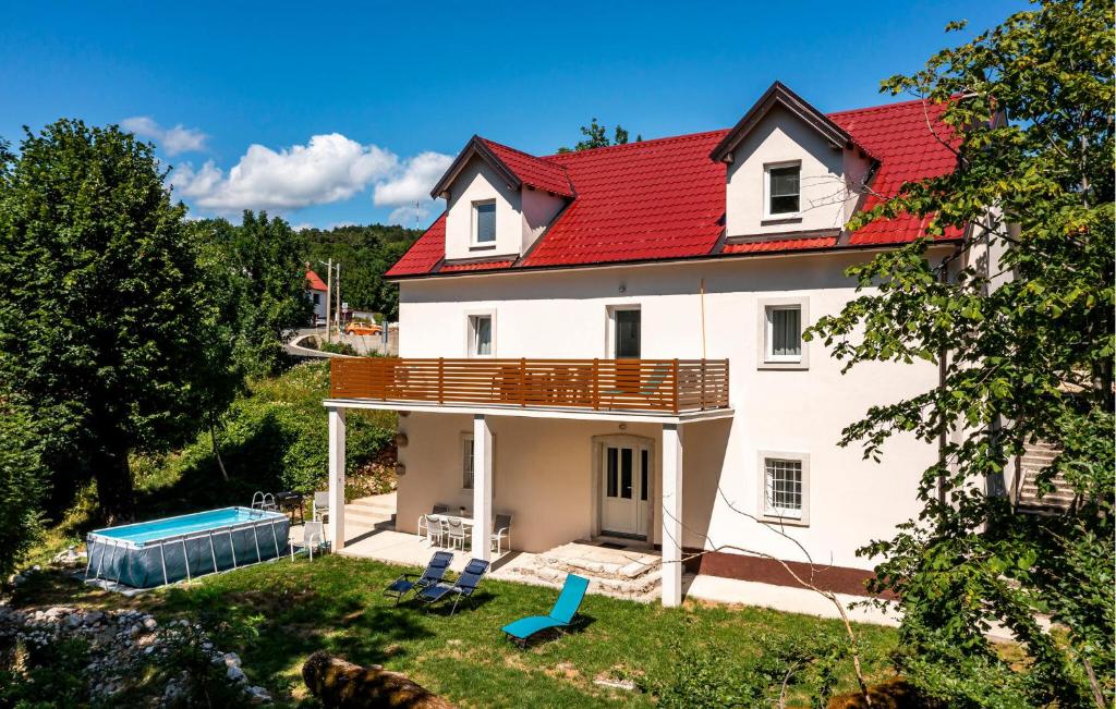 Πισίνα στο ή κοντά στο Lovely Home In Zlobin With Sauna