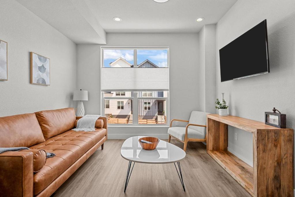 TV a/nebo společenská místnost v ubytování 3534 W 63rd Ave