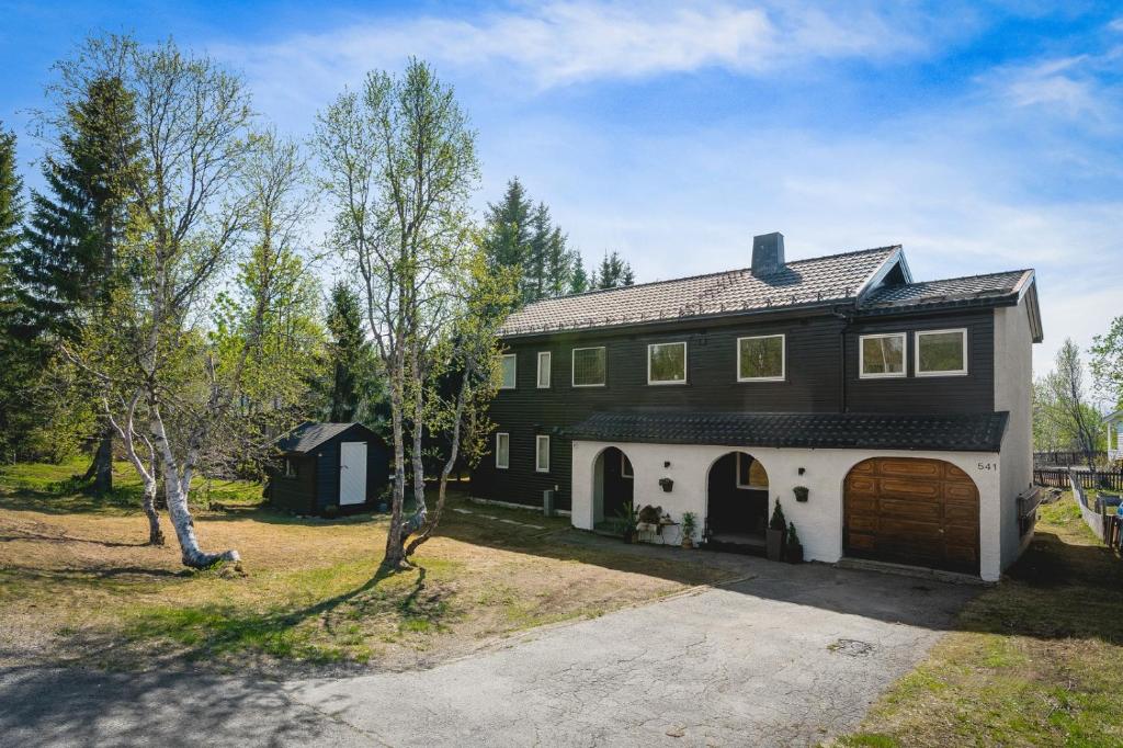 Billede fra billedgalleriet på Stort hus med mye plass i sentralt i Tromsø i Tromsø