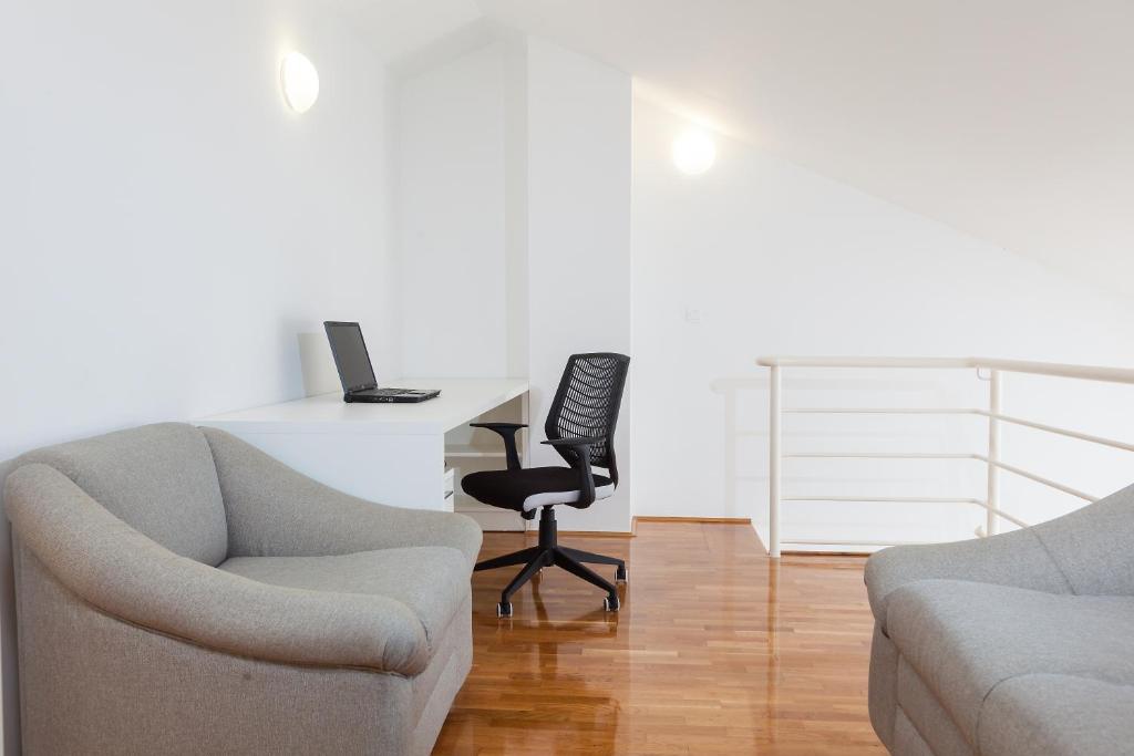 Posedenie v ubytovaní New Gallery Apartment with Beautiful View