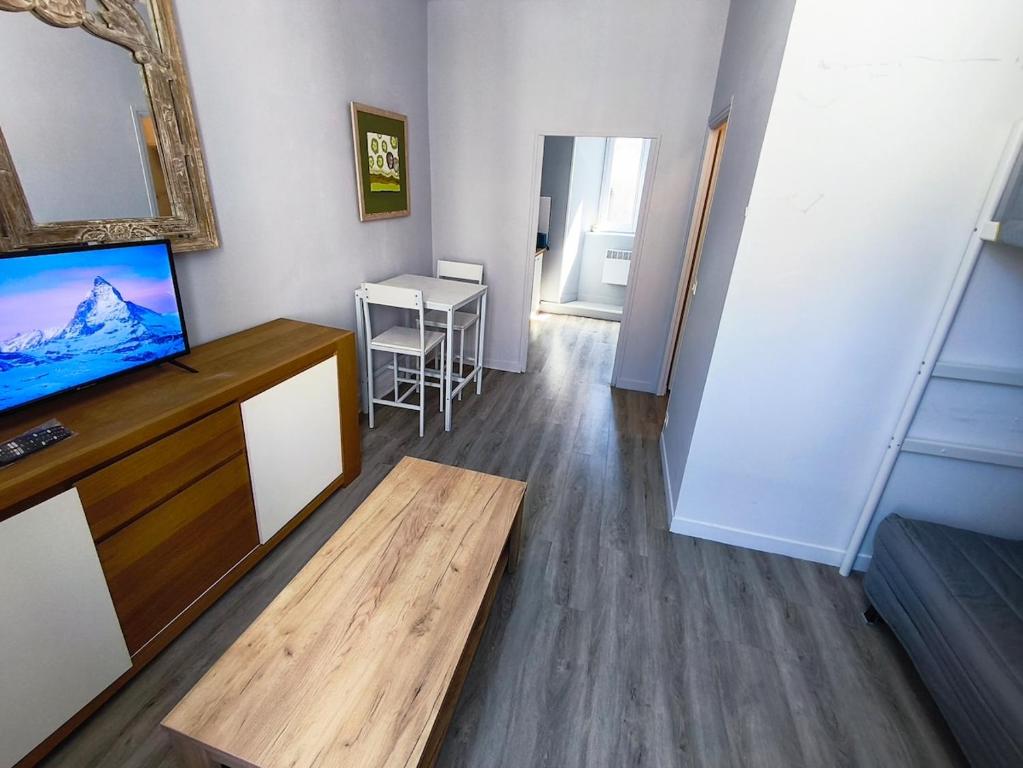 Μια τηλεόραση ή/και κέντρο ψυχαγωγίας στο Studio Cozy Centre