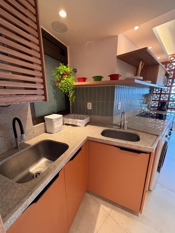 Nhà bếp/bếp nhỏ tại Apto em frente à praia-RoyalPlaza-Barra da Tijuca