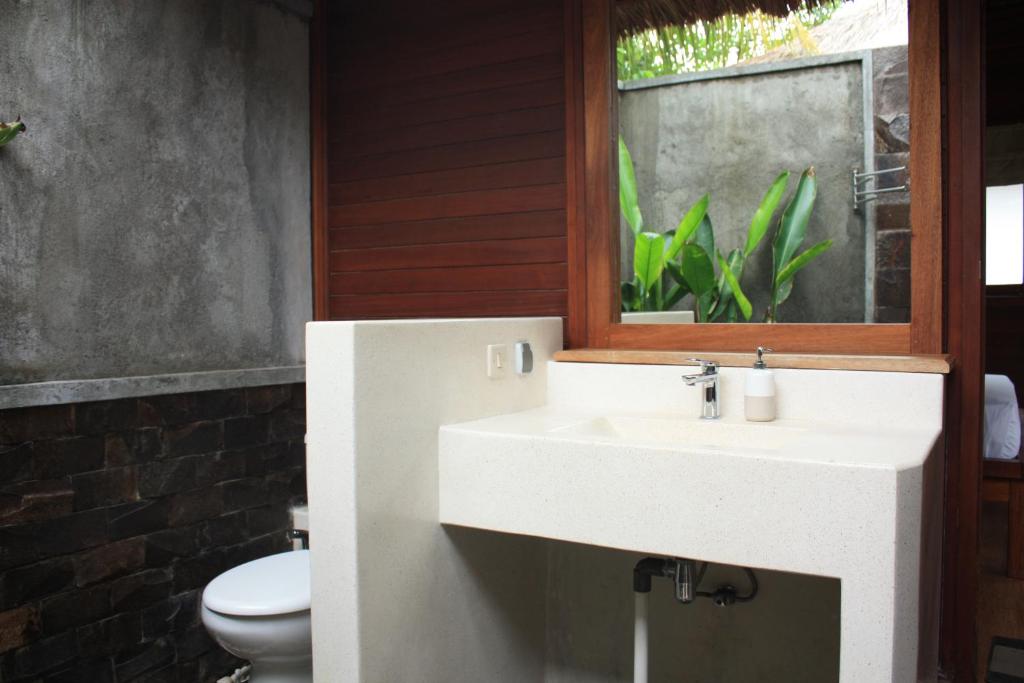 Un baño de Guava Garden