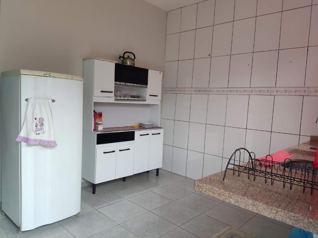 Η κουζίνα ή μικρή κουζίνα στο Residencial Franco Casa 06
