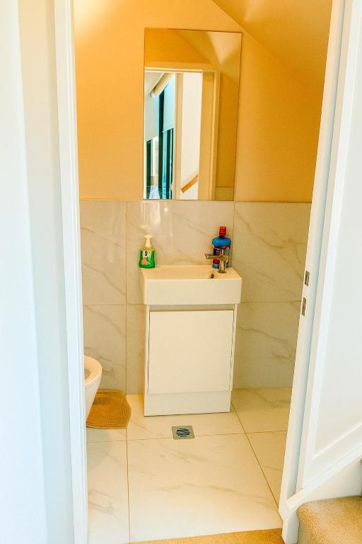 Spacious 3BR Townhouse Near Auckland City Centre - Stylish and Refreshing Stay - Resim 11