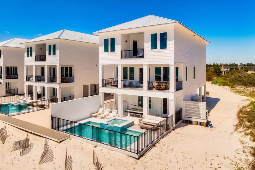 Bassein majutusasutuses Elysian - Beachfront Paradise with Luxury Amenities või selle lähedal