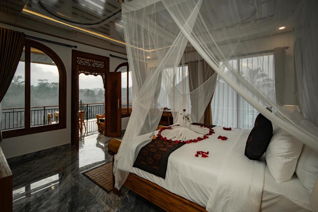 Una cama o camas en una habitación de Grand Campuhan