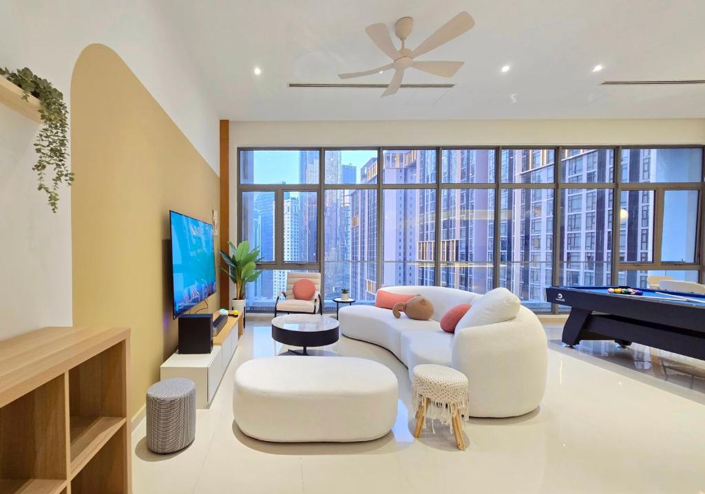 Beautiful view of Penthouse Accommodations With Skyline