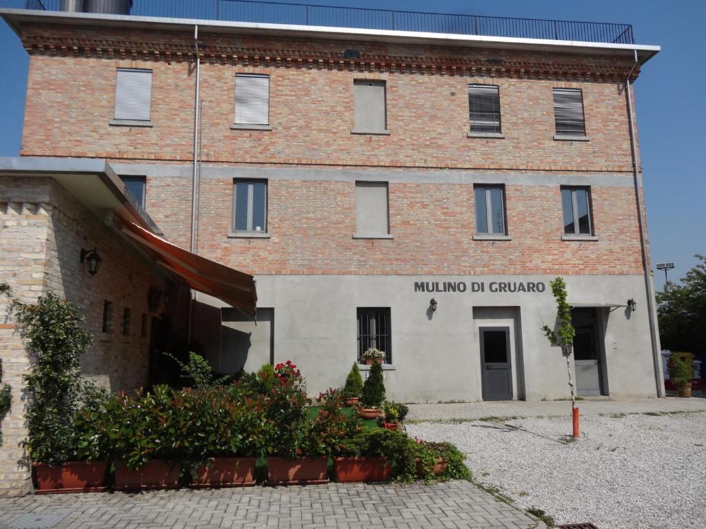 The building in which a vendégházakat is located
