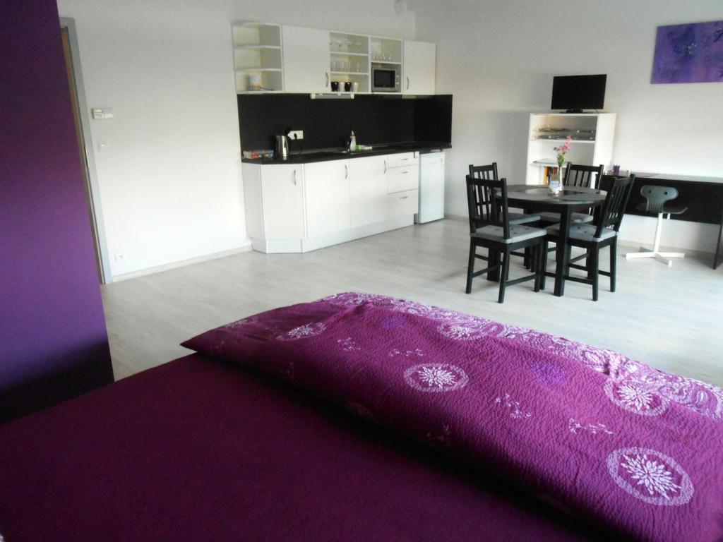 Kuchyň nebo kuchyňský kout v ubytování Apartments 4U center + free parking