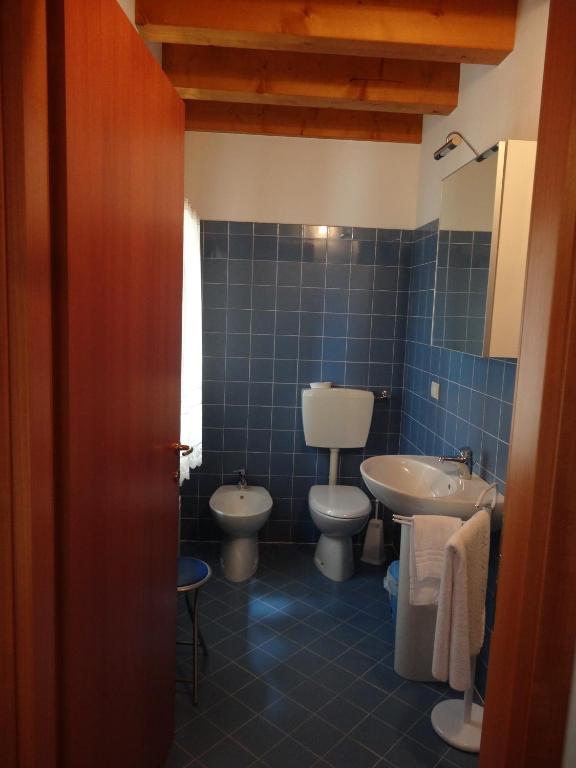 A bathroom at Cà Francine