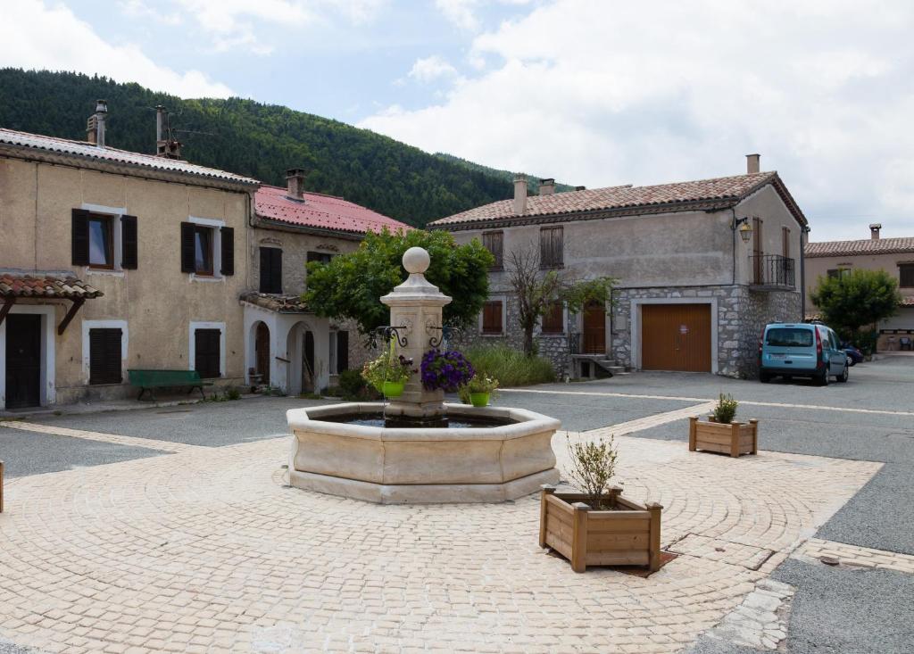 Va Bene - Housity