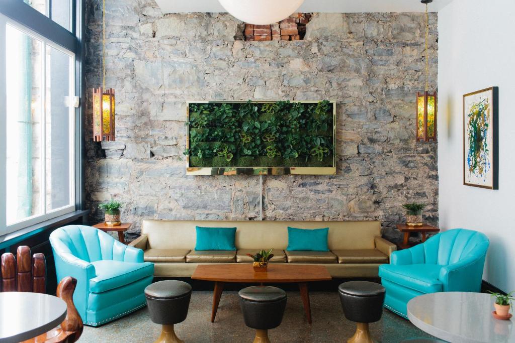 Posezení v ubytování The Dwell Hotel, a Member of Design Hotels