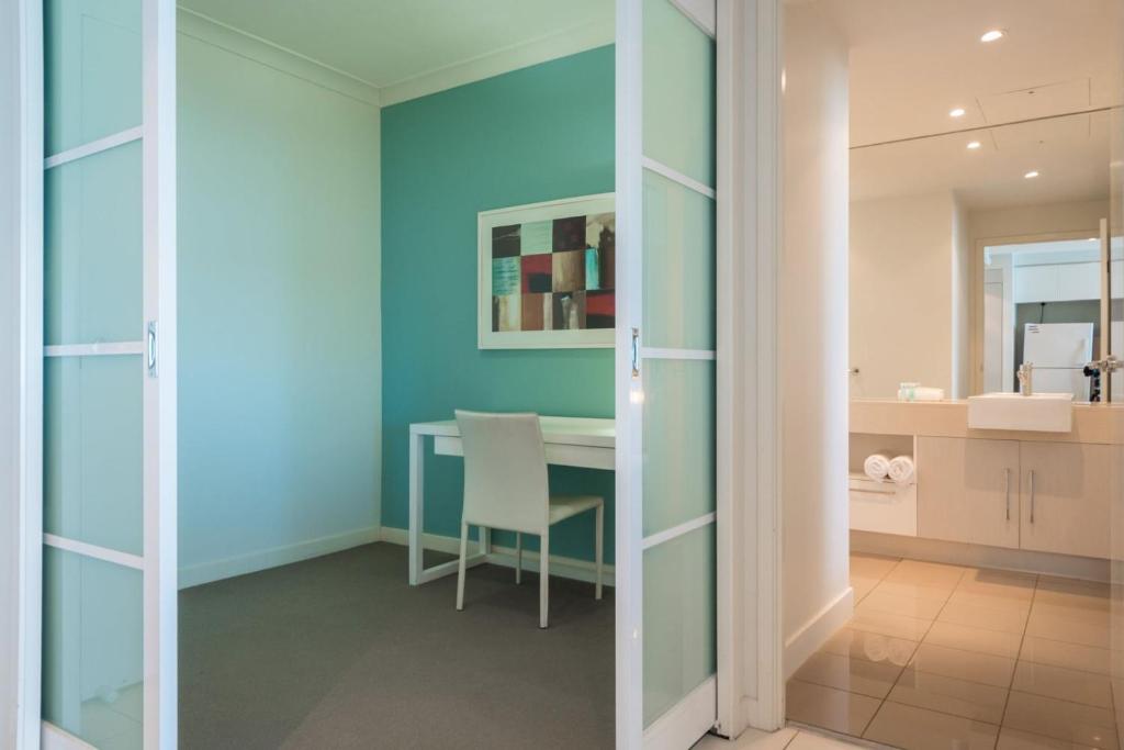 Silvershore Apartments on the Broadwater photo