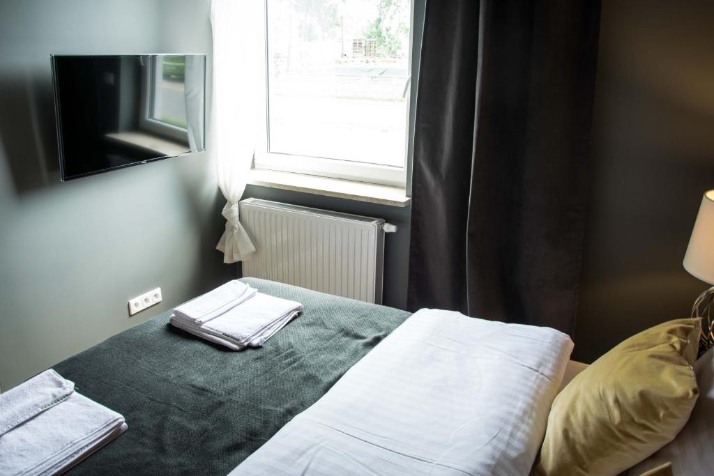 Posteľ alebo postele v izbe v ubytovaní Uniejów Apartments