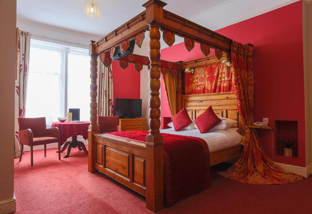 
Double Room with Four Poster Bed
