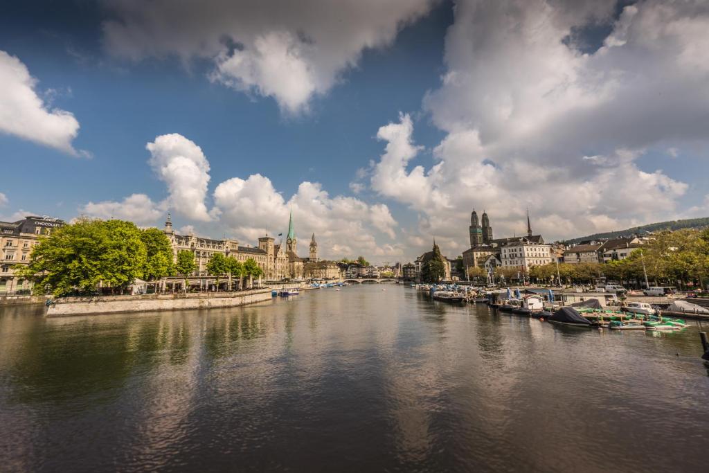 Löwenplatz Apartment near Station by Airhome - Resim 29