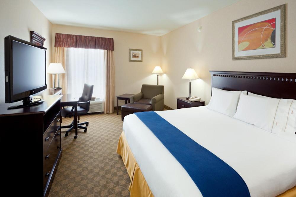 Postel nebo postele na pokoji v ubytování Holiday Inn Express & Suites Carneys Point - Pennsville by IHG