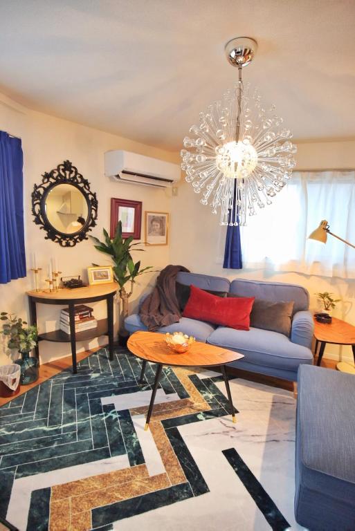 SG5371 Entire Villa with Parking, 3-Min to Shinjuku, Visit Shibuya Crossing! Family home for 8 people