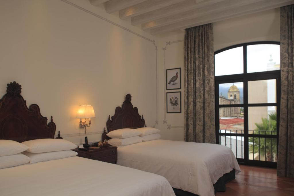 Postel nebo postele na pokoji v ubytování Hotel Solar de las Animas