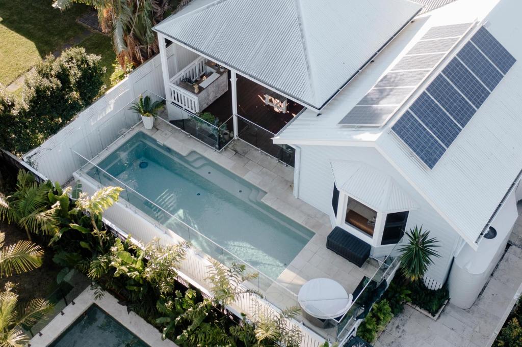 Πισίνα στο ή κοντά στο Stanhope Byron Central Stay with Coastal Vibes