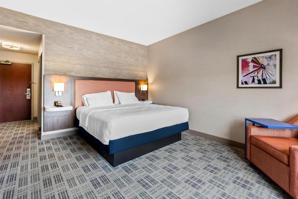 Hampton Inn & Suites Grove City photo