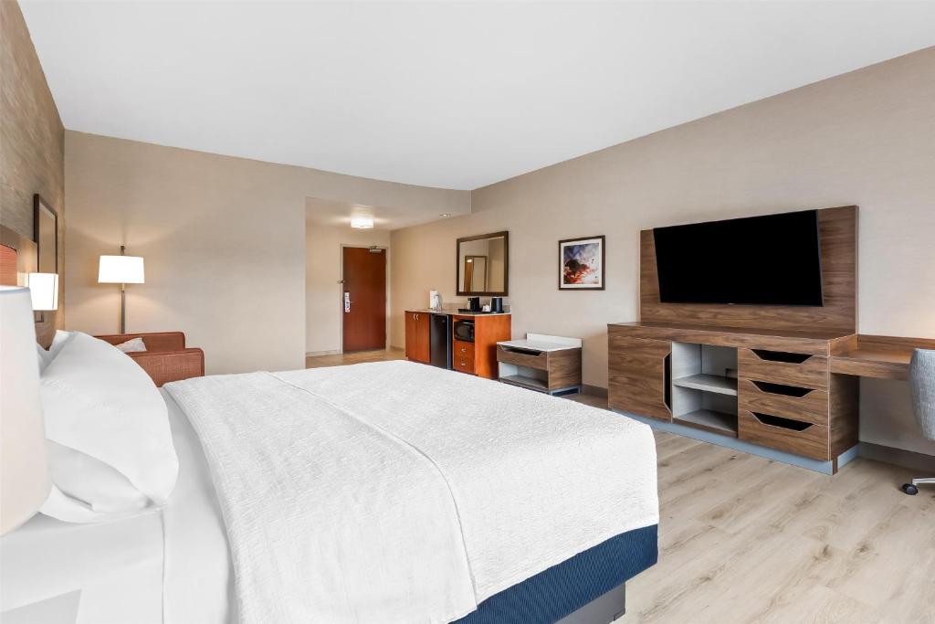 Hampton Inn & Suites Grove City - King Studio Suite - Non-Smoking