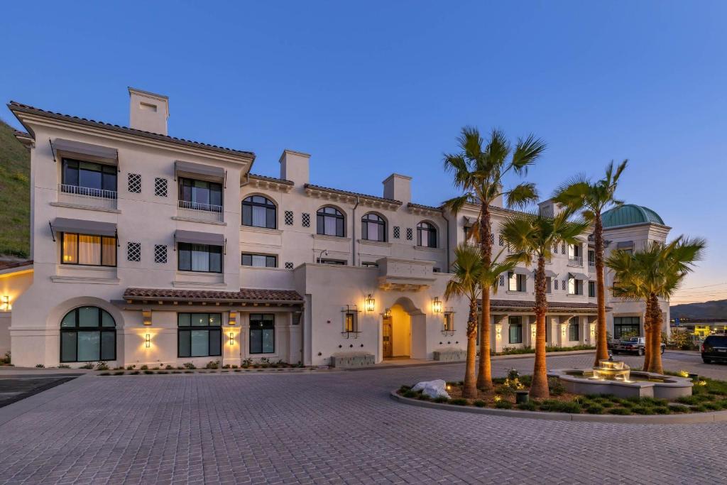 Cambria Hotel Calabasas - Malibu photo